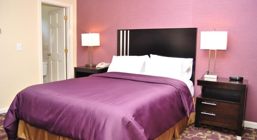 Americas Best Value Inn Providence-North Scituate Стая снимка