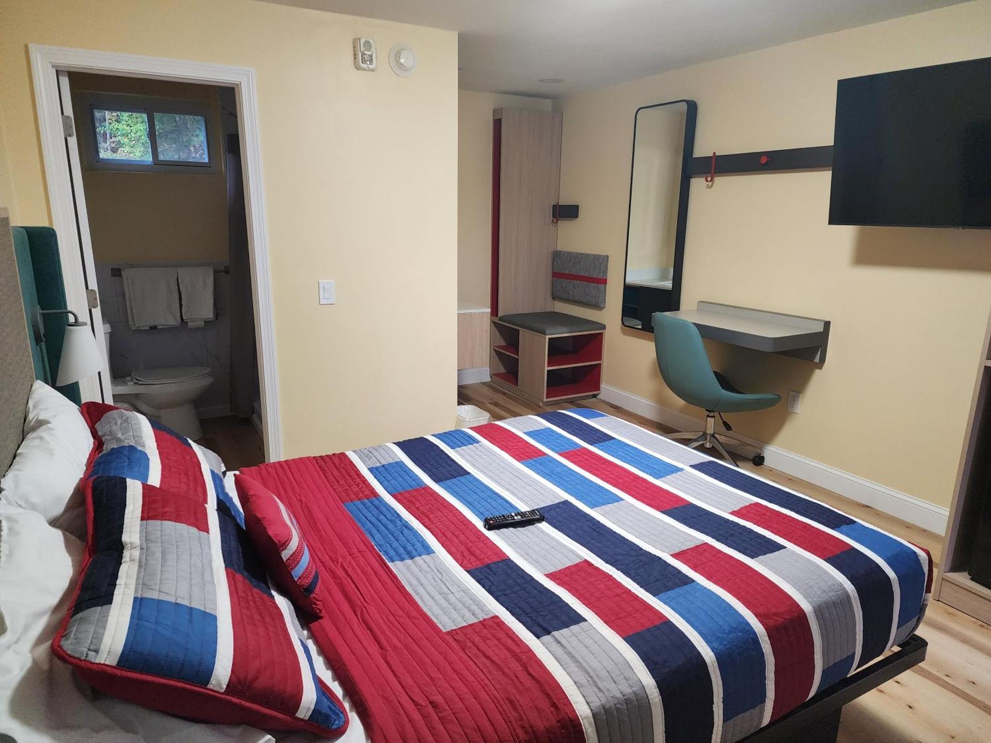 Americas Best Value Inn Providence-North Scituate Екстериор снимка
