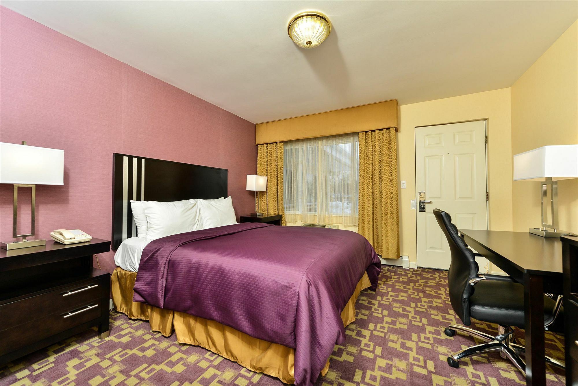 Americas Best Value Inn Providence-North Scituate Екстериор снимка